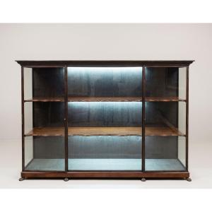 Vitrine d'exposition, en fer et en bois, années 80
