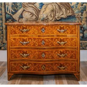 Commode en noyer marqueté, originaire du Piémont, milieu du XVIIIe siècle