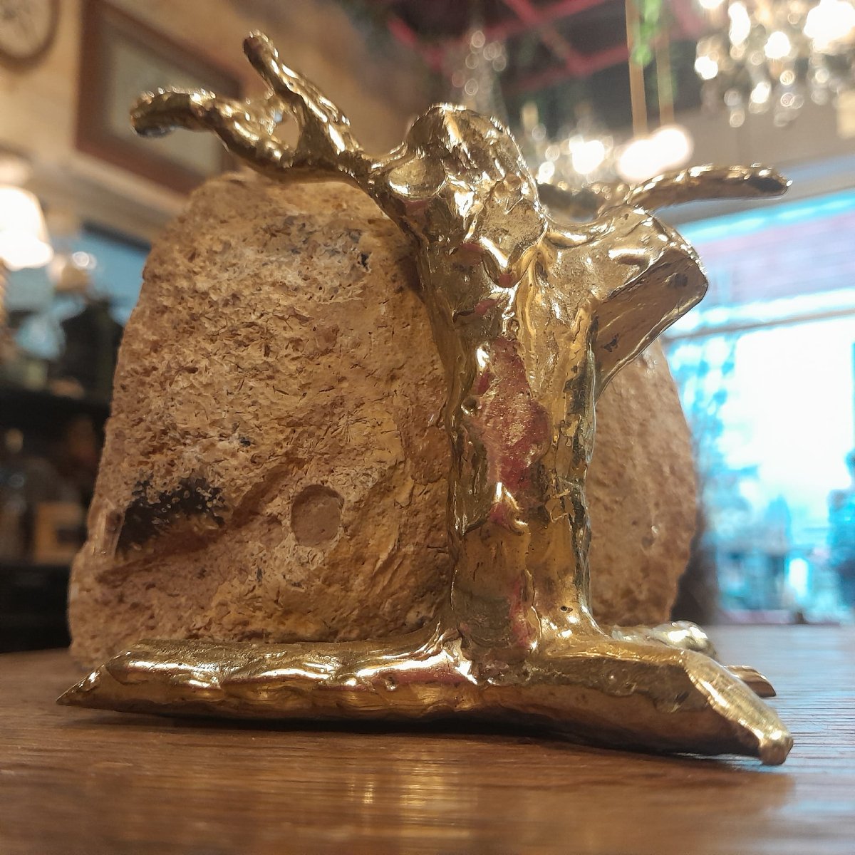 Morceau de géode d'agate polie et corail en bronze doré-photo-4