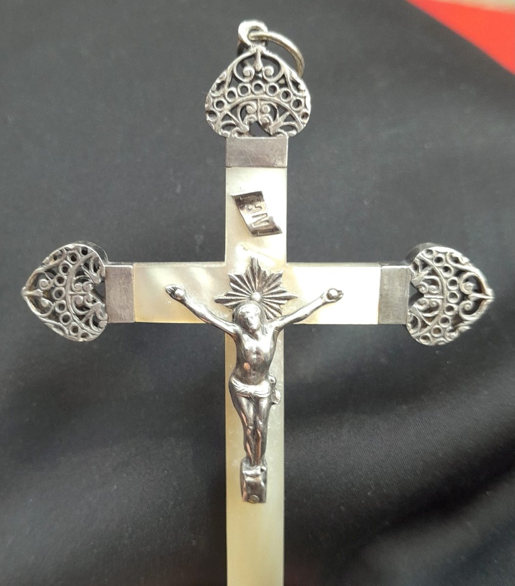 Pendentif Crucifix, nacre et argent ciselé, 1888-photo-1