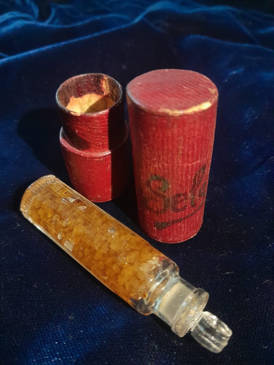 Salt Bottle, 1900, With Contents, In Glass And Intact Case-photo-3