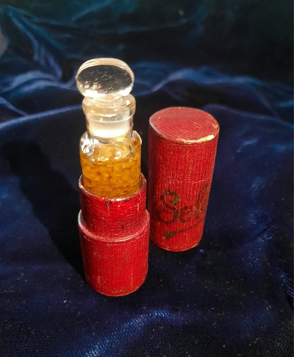 Salt Bottle, 1900, With Contents, In Glass And Intact Case