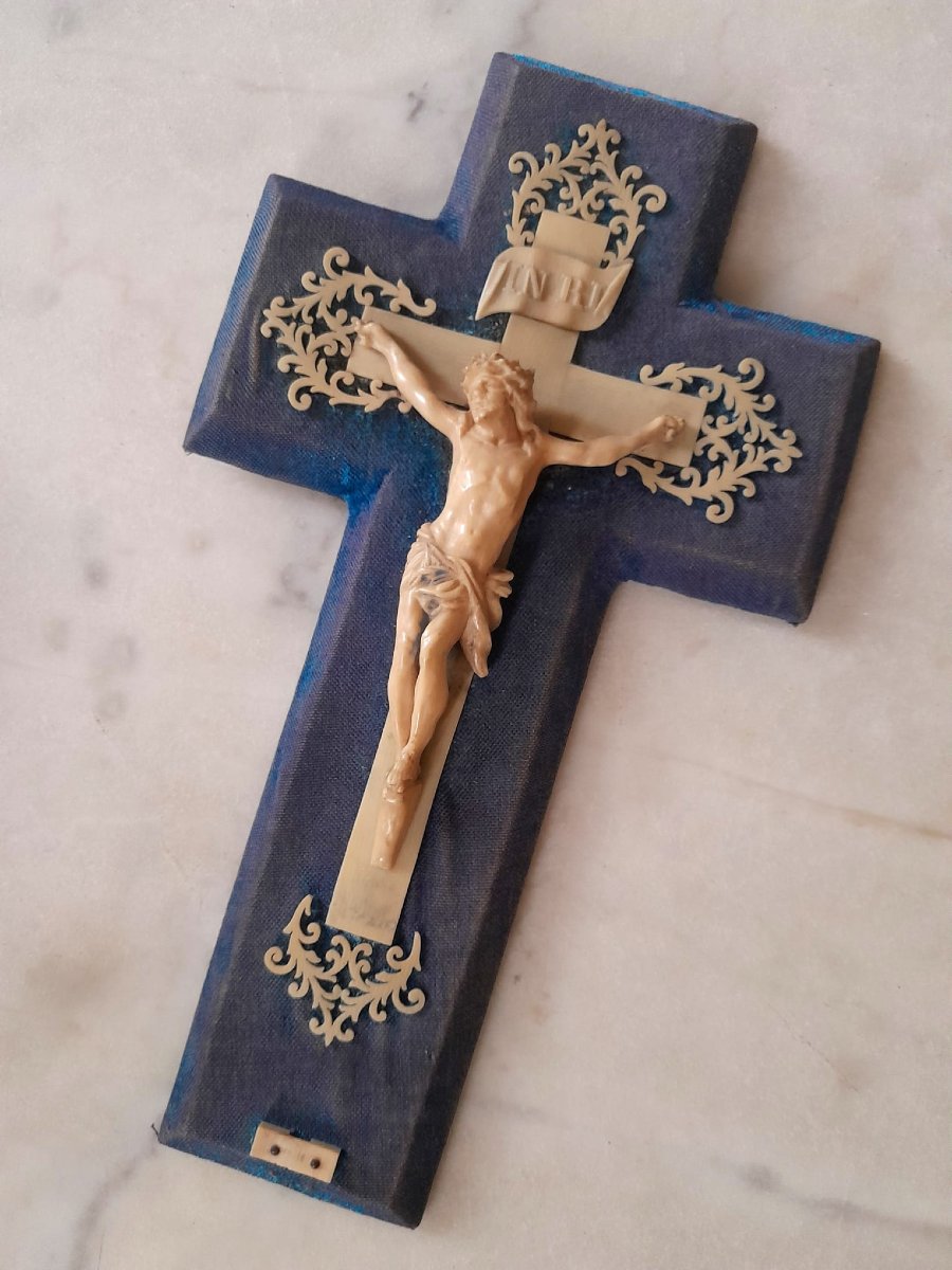 Crucifix mural galalithe et velours bleu, XIXÈME, Napoléon III-photo-3