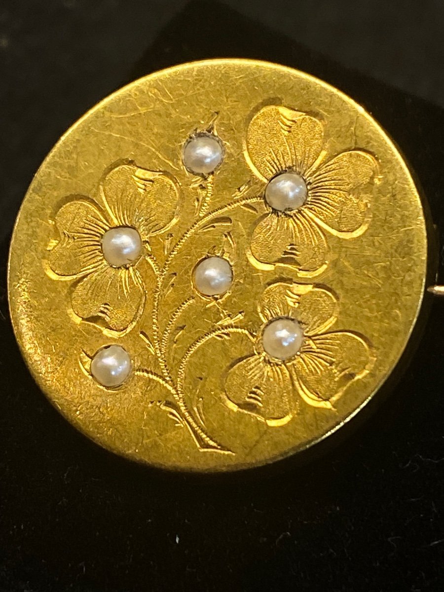 Half Fine Pearls Brooch