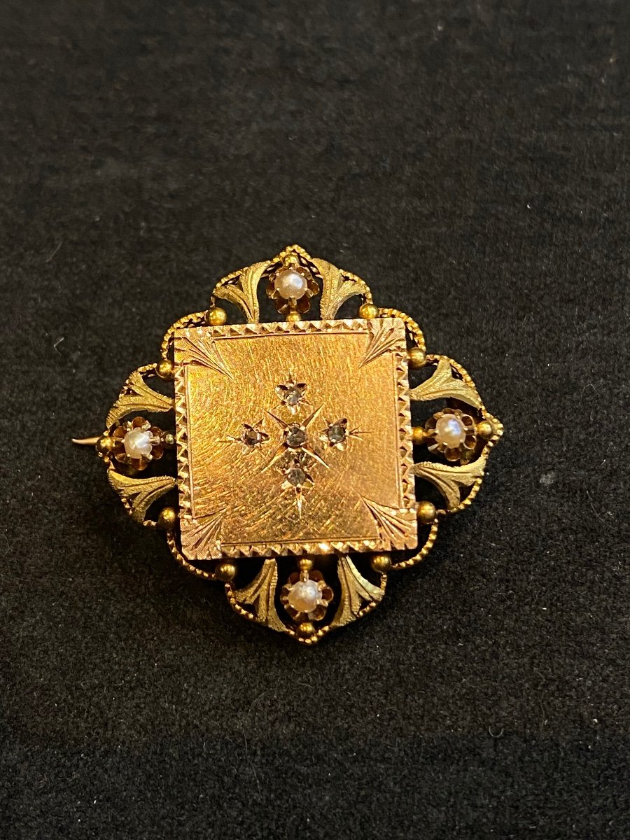 Broche Demi Perles Fine Et Roses De Diamants 