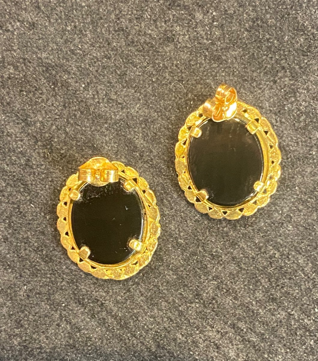 A Pair Of Blue Cameo Earrings-photo-3