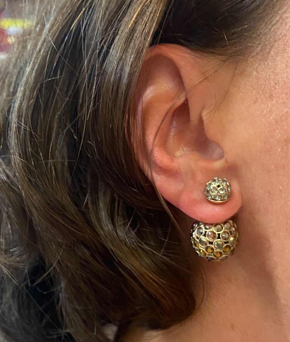 Une Paire De Boucles D’oreilles Dior -photo-3