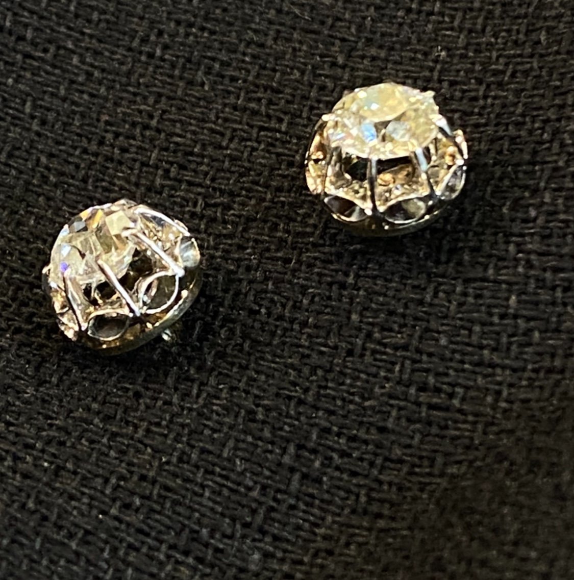 Une Paire De Boucles D’oreilles Diamants -photo-2