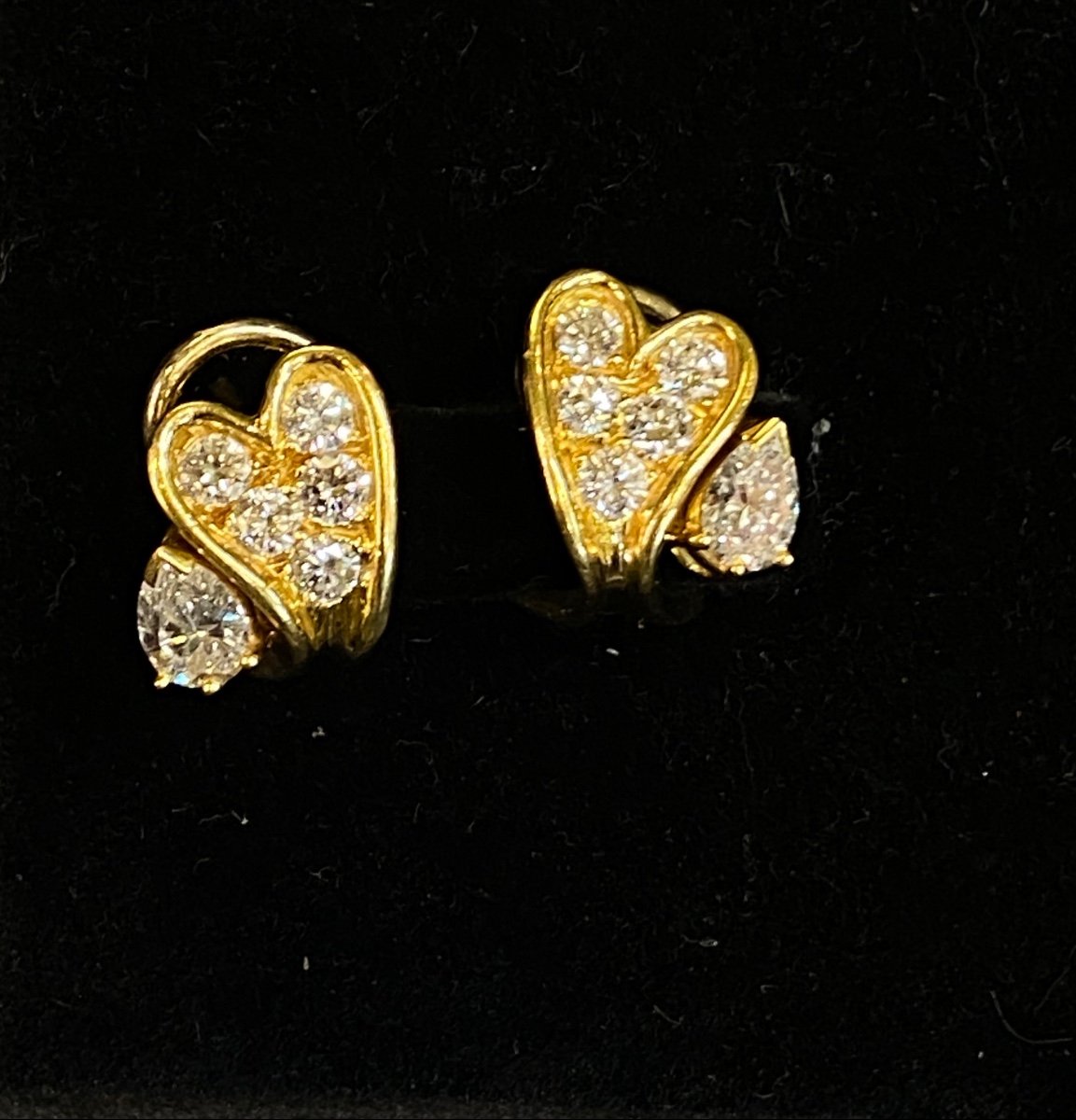 Une Paire De Boucles D’oreilles diamants-photo-2