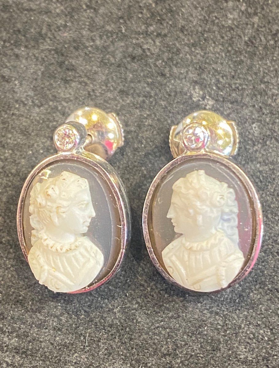 A Pair Of Cameo Earrings-photo-3