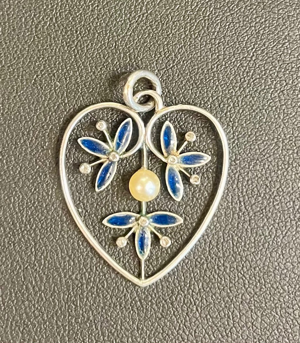 Enamel Heart Pendant With Pearl And Diamonds