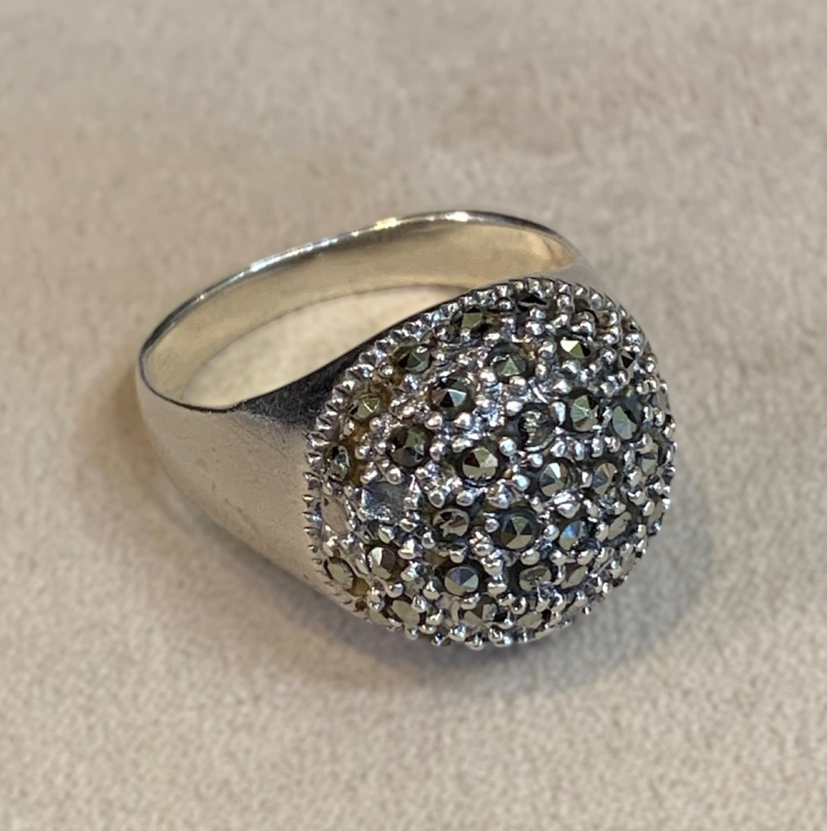 Bague bombée Marcassites