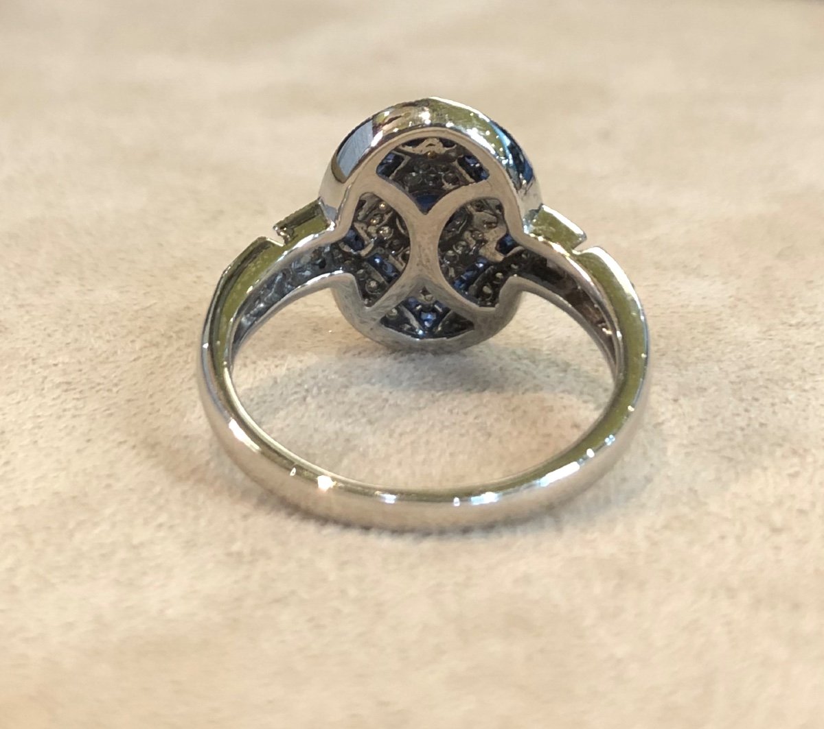 Oval Sapphire And Diamond Ring-photo-3