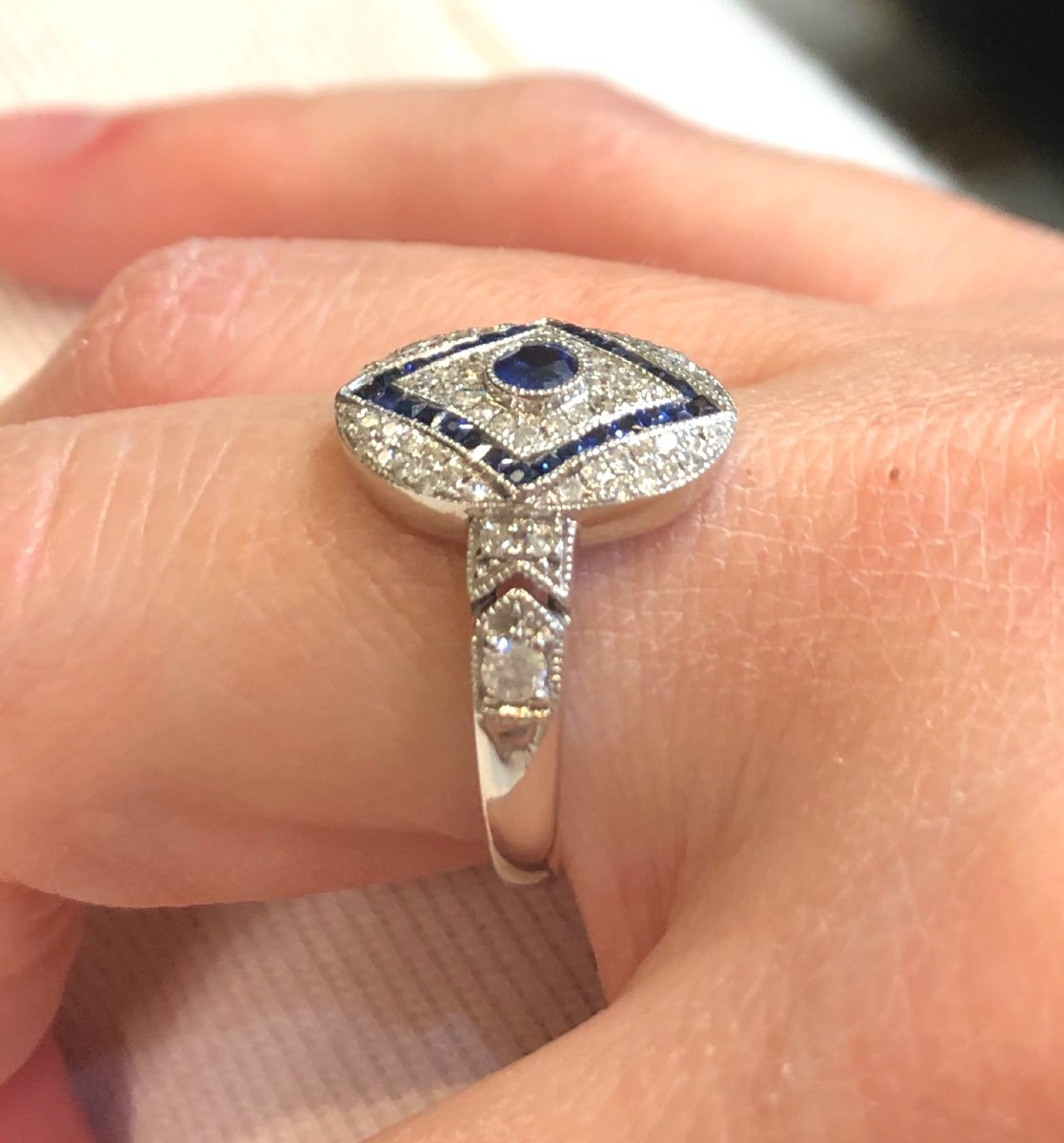 Oval Sapphire And Diamond Ring-photo-2