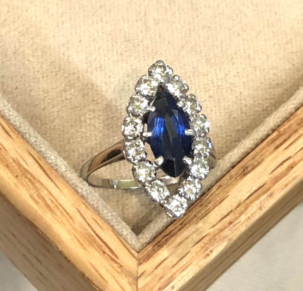 Bague Marquise Saphir Et Diamants