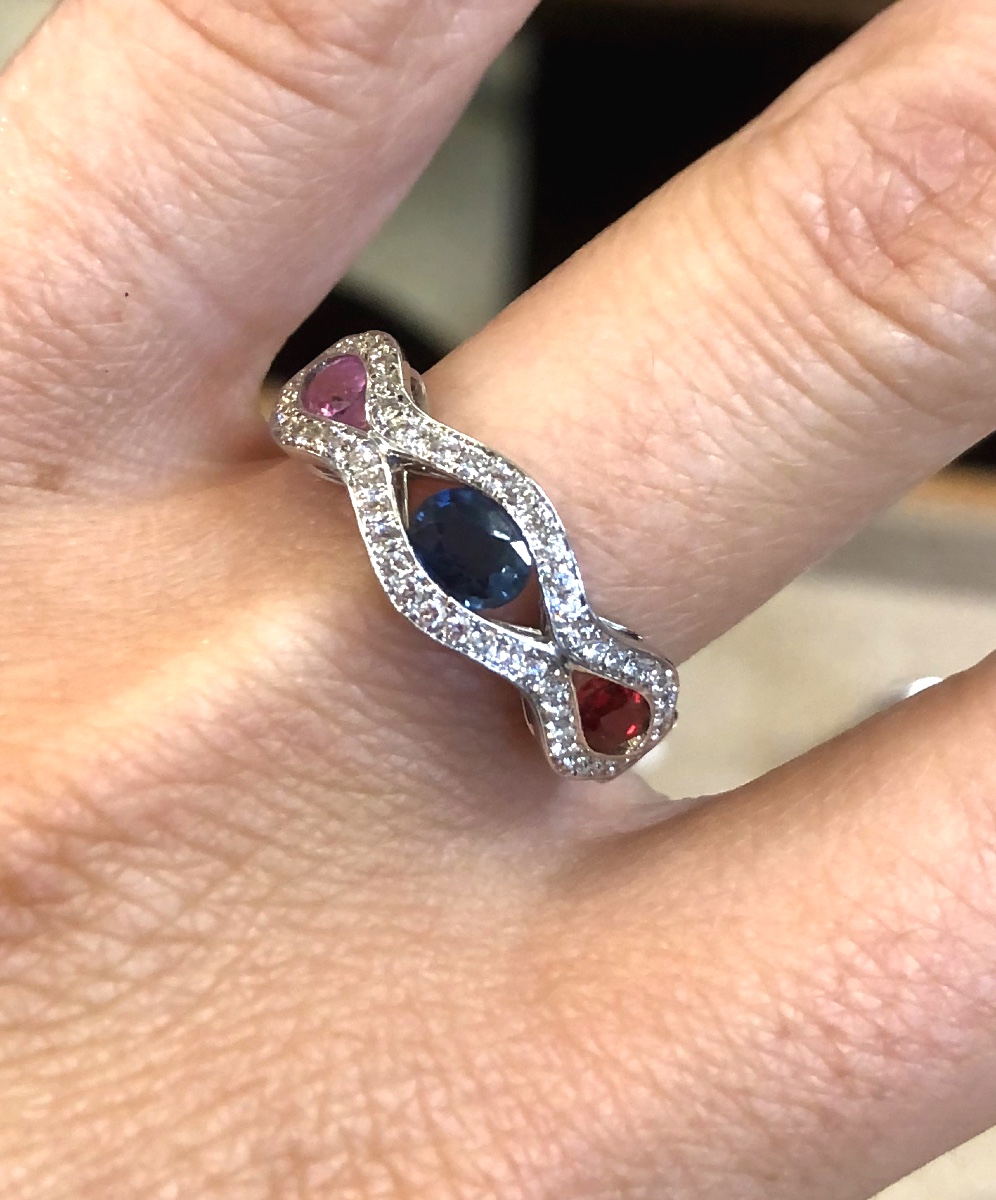 Bague entrelacée saphirs