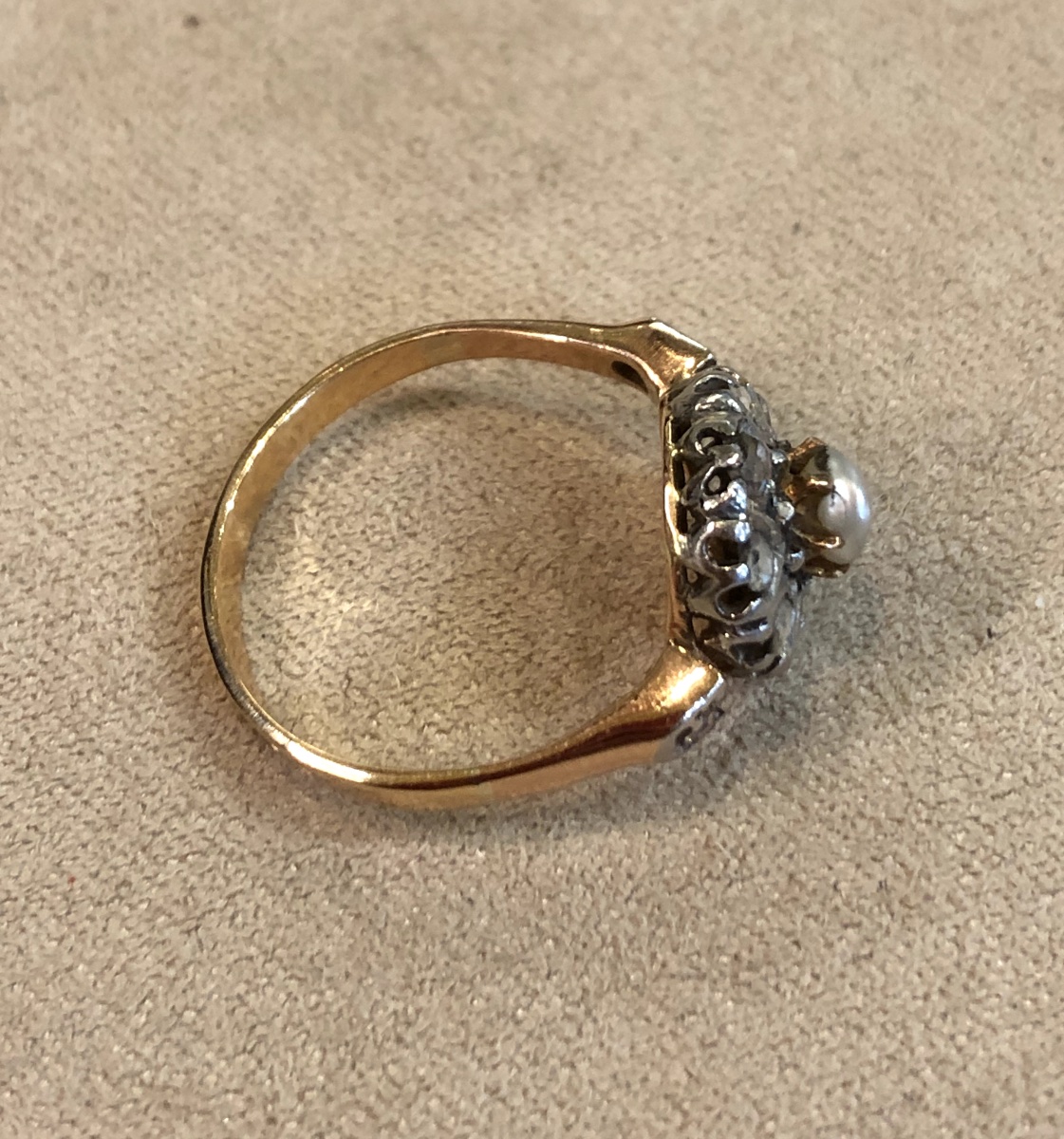 bague or fleur avec perle au centre -photo-5