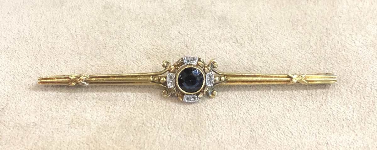 Broche barrette saphir et roses de diamants