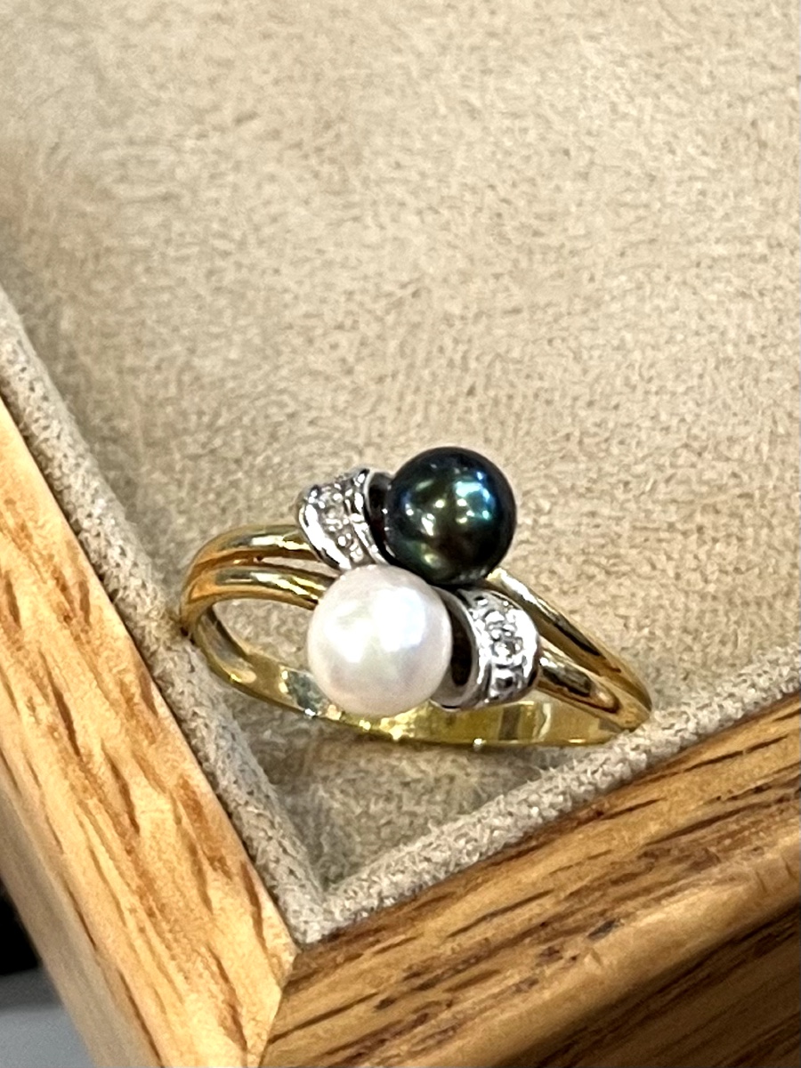 Two-tone Pearl And Diamond Ring 