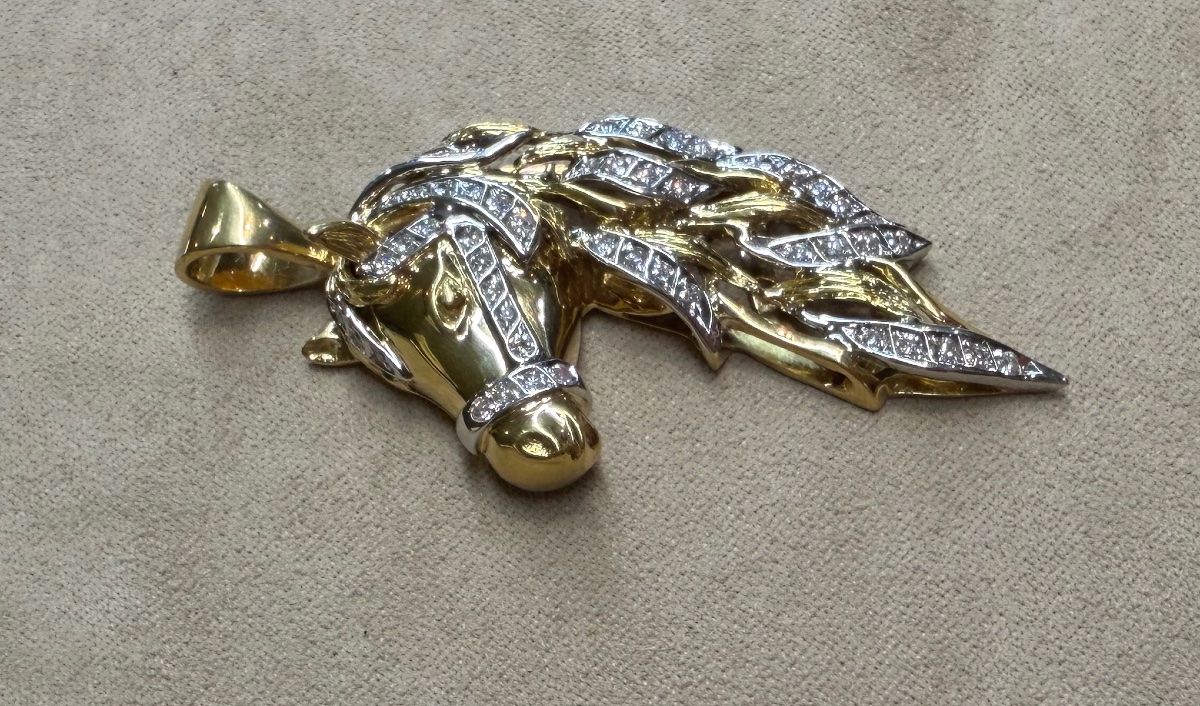 Diamond Horse Pendant-photo-1