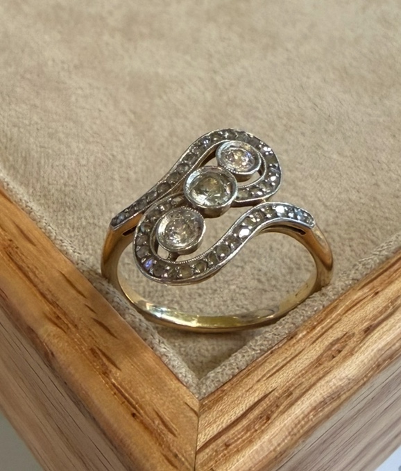 Bague entrelacée diamants 1925