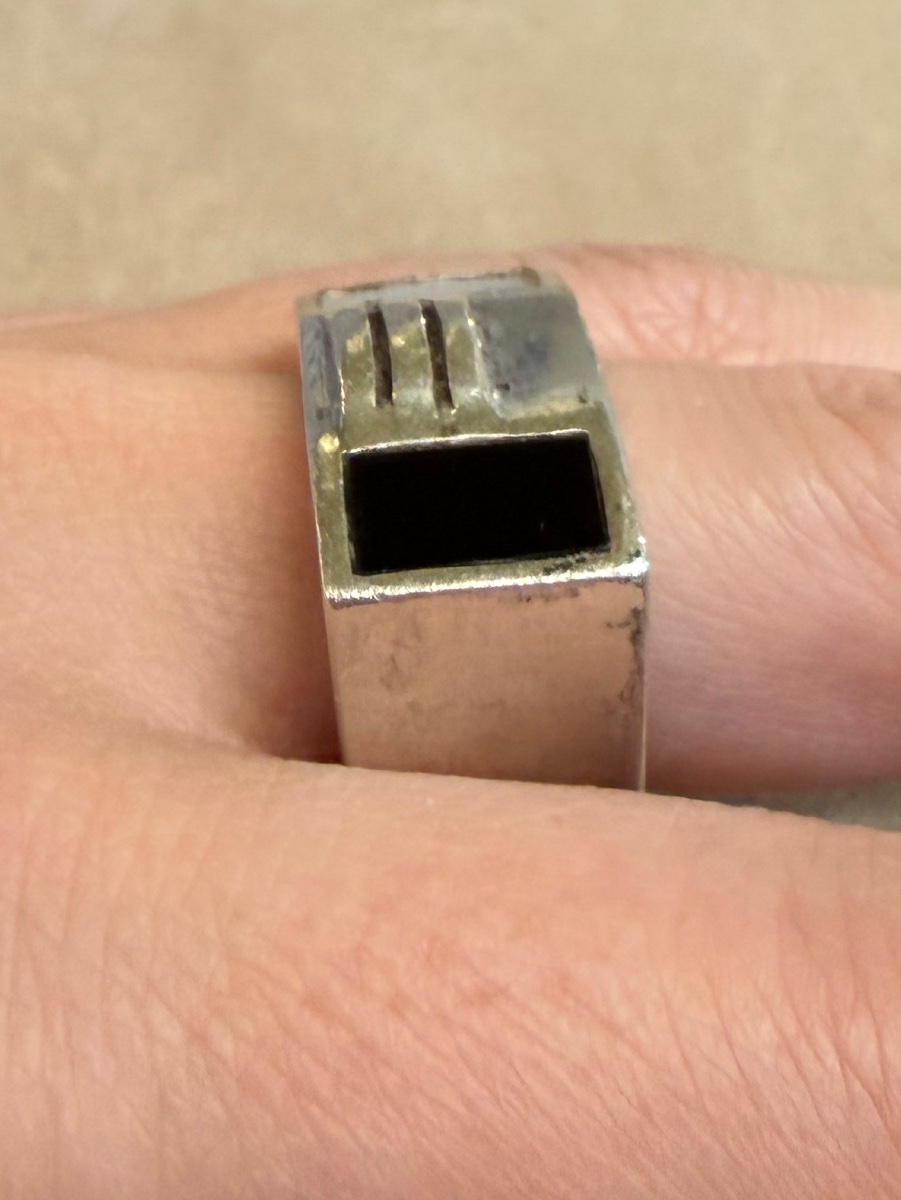 Mother-of-pearl And Onyx Ring-photo-3