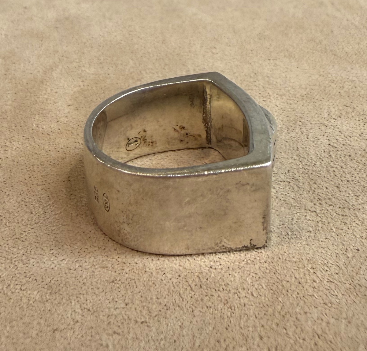 Mother-of-pearl And Onyx Ring-photo-5