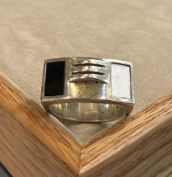 Mother-of-pearl And Onyx Ring