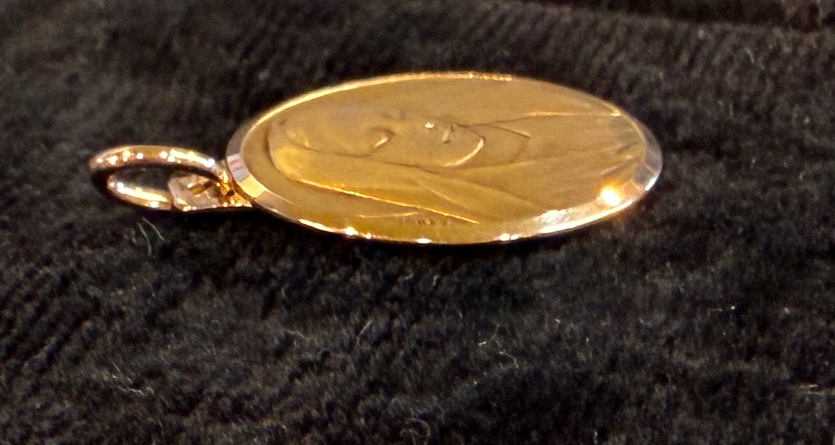 Virgin Medal-photo-1