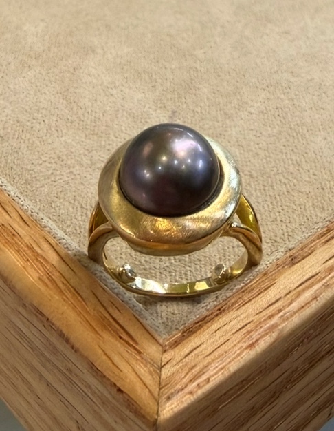 Bague perle grise