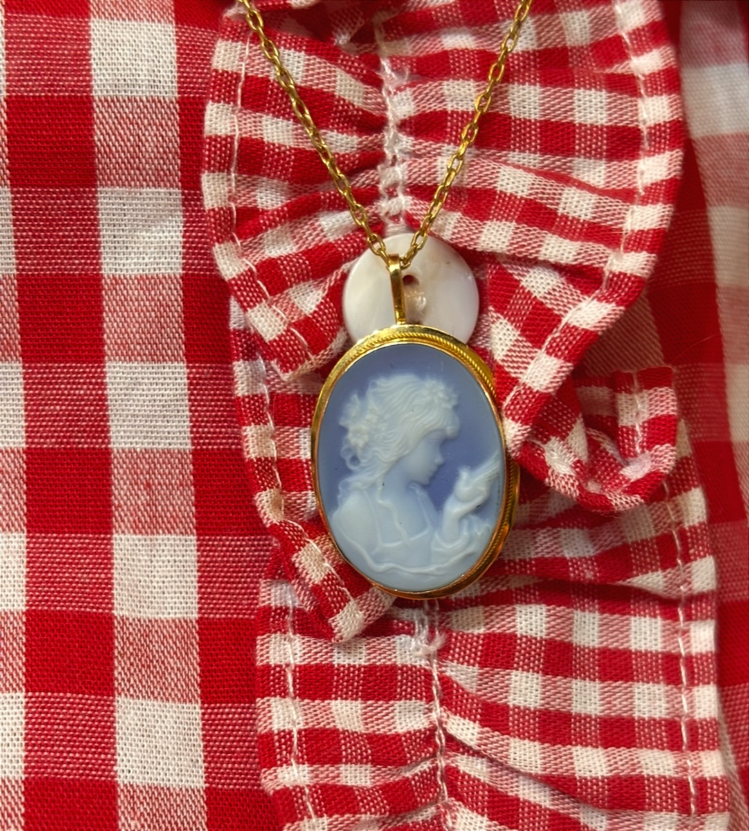 Pendentif broche