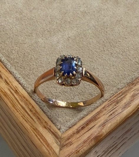 Bague pompadour saphir