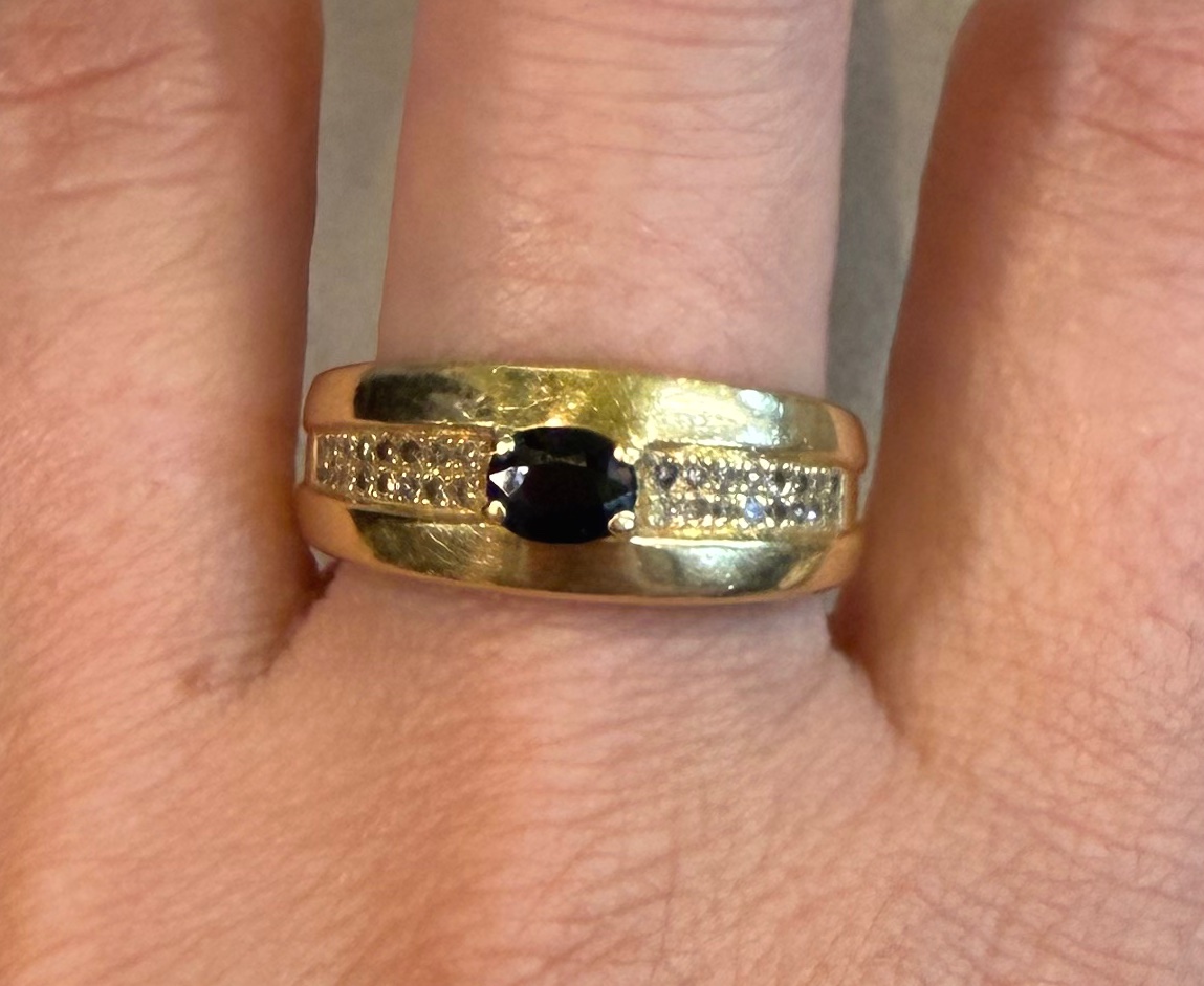 Ring With Sapphire And Diamonds-photo-1