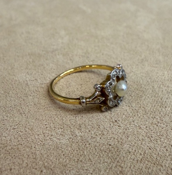 Daisy Ring With Pearl And Diamond Roses-photo-3