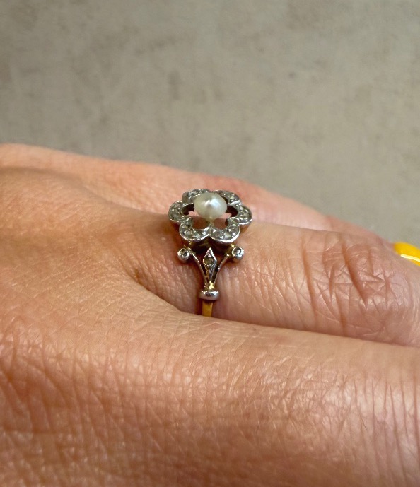 Daisy Ring With Pearl And Diamond Roses-photo-2