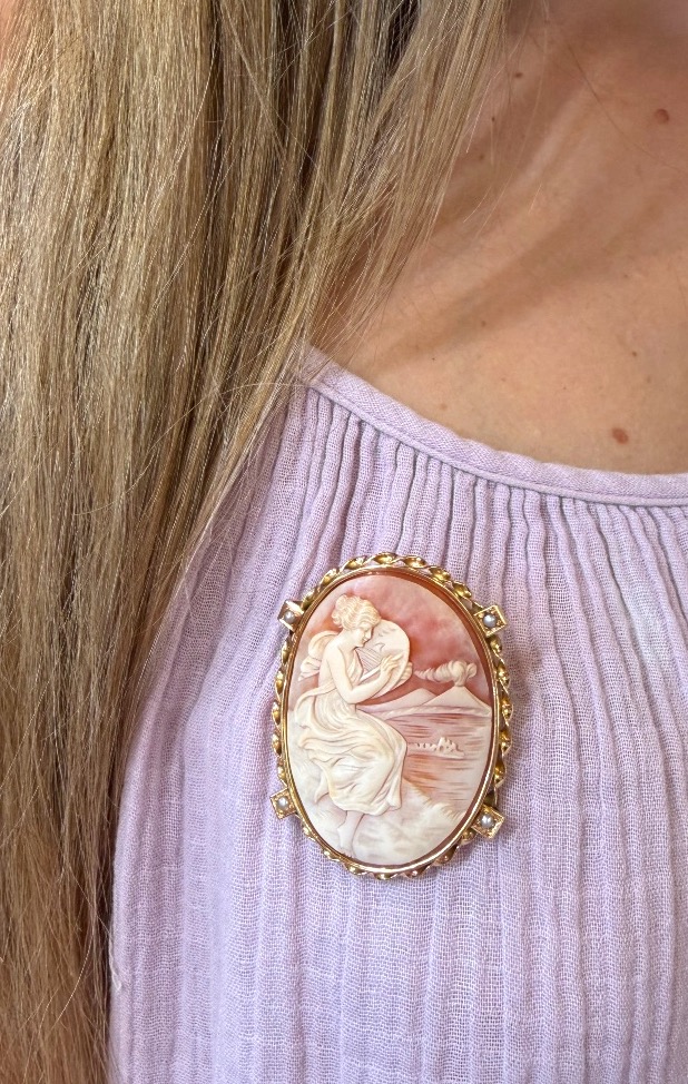 Broche camée perles