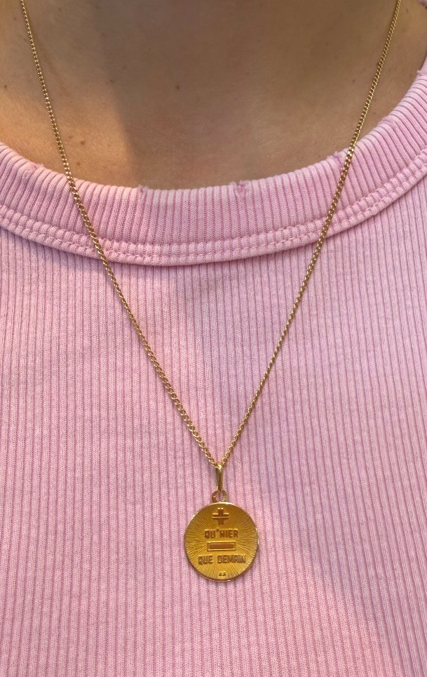 Medaille "+ qu'hier - que demain"