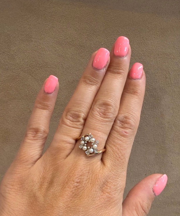 Ring With Pearls And Diamond Roses-photo-3
