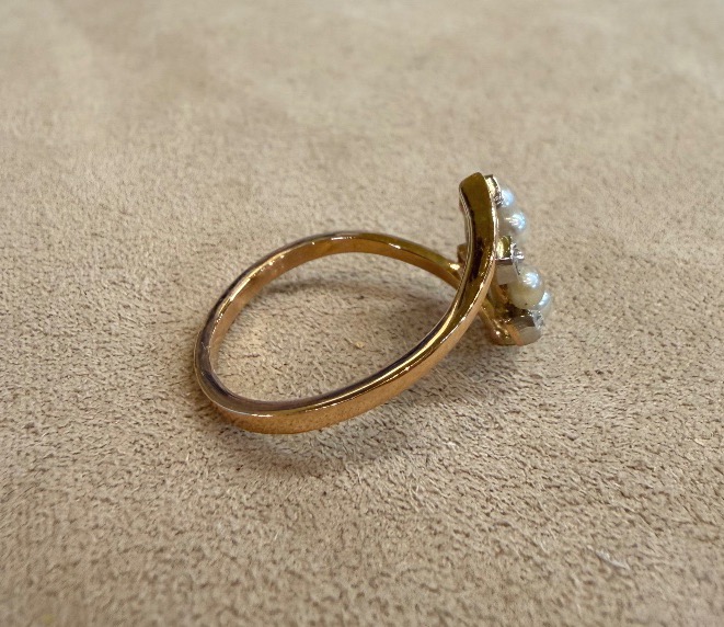 Ring With Pearls And Diamond Roses-photo-4