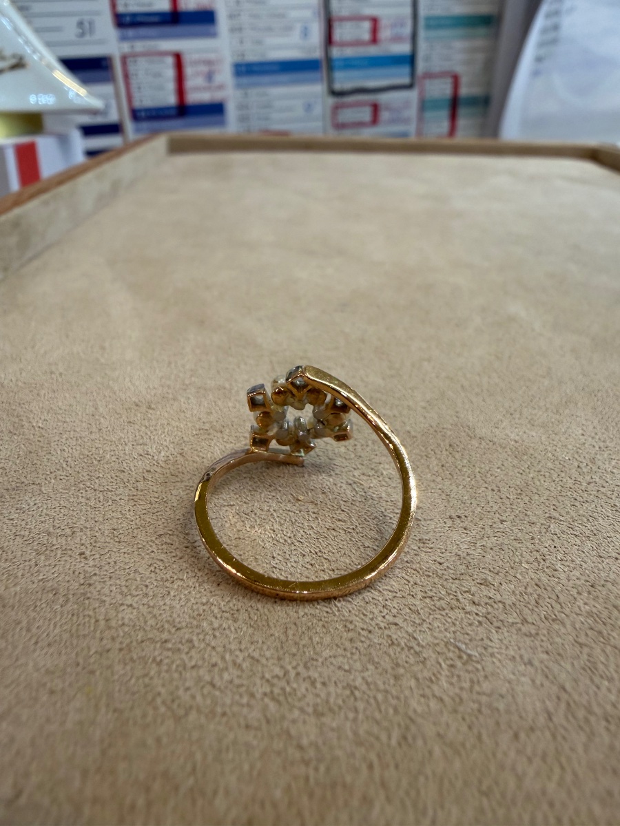 Ring With Pearls And Diamond Roses-photo-1