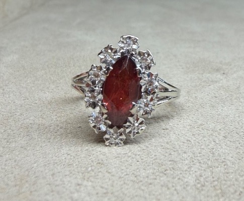 Bague grenats et diamants