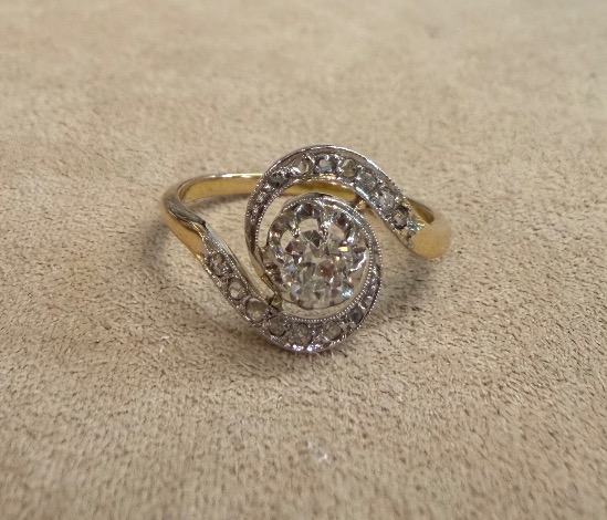 Bague tourbillon diamants