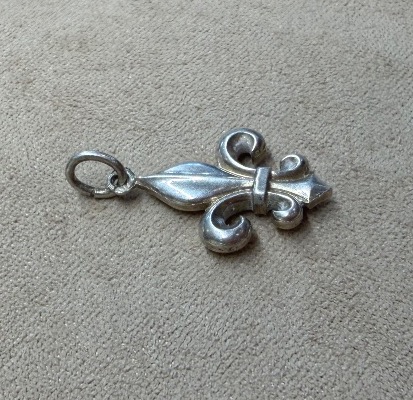 Fleur-de-lis Pendant-photo-1
