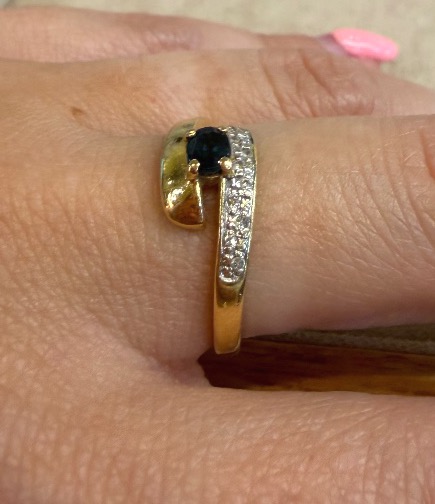 Ring With An Intertwined Sapphire-photo-1