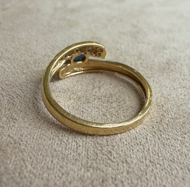 Ring With An Intertwined Sapphire-photo-3