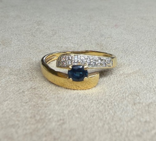 Ring With An Intertwined Sapphire