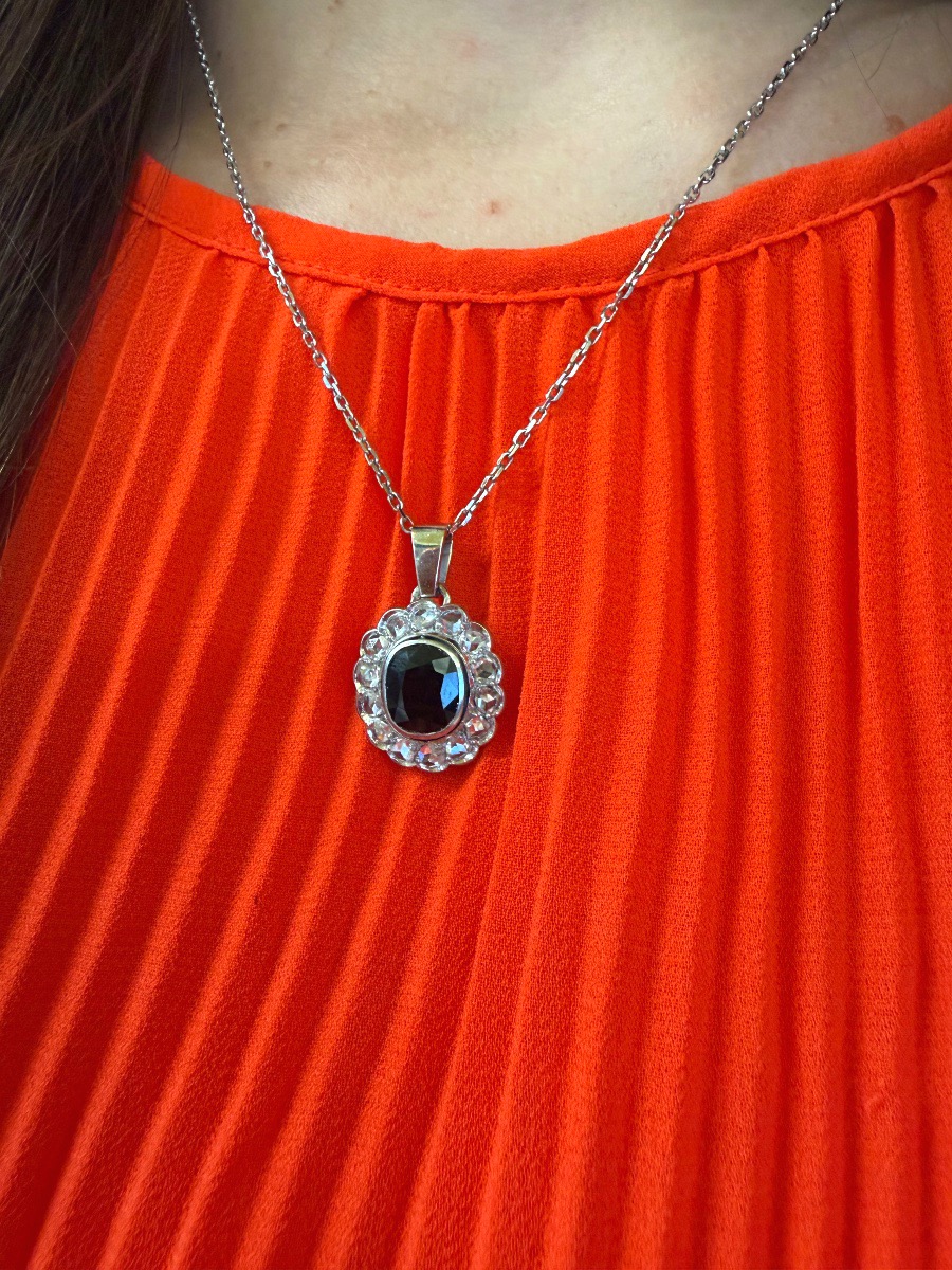 Pompadour Pendant With Sapphire And Diamond Roses-photo-2