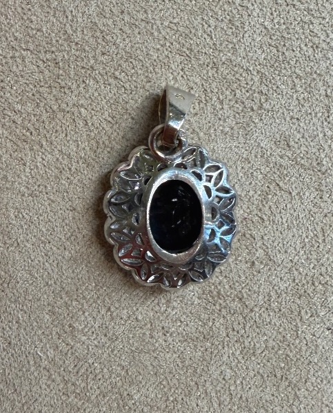 Pompadour Pendant With Sapphire And Diamond Roses-photo-2
