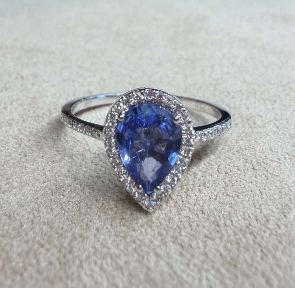 Bague poire saphir
