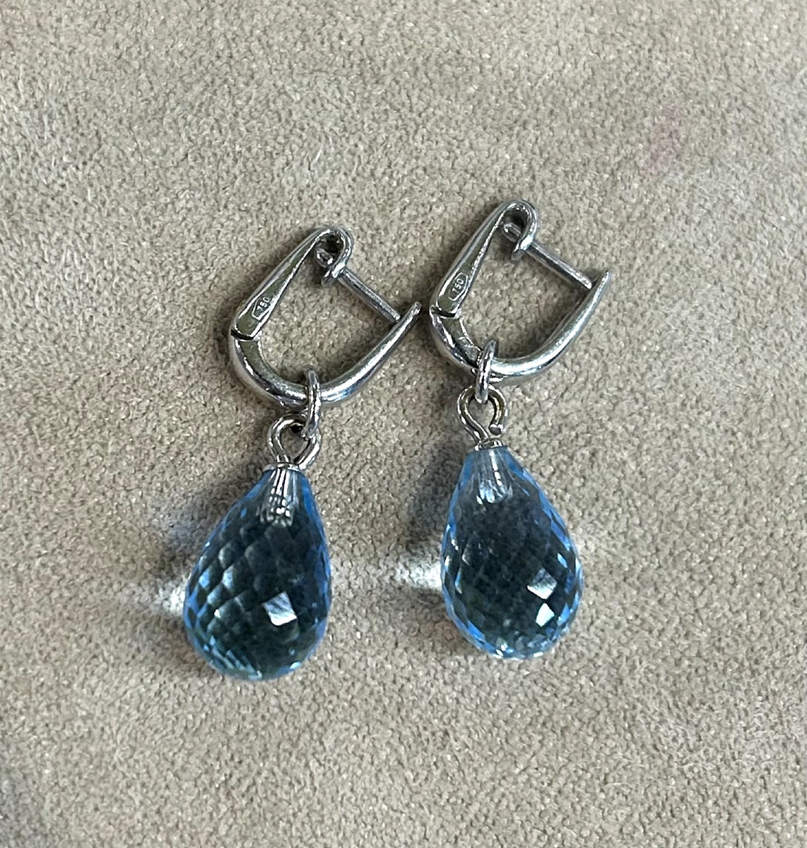 A Pair Of Earrings-photo-3